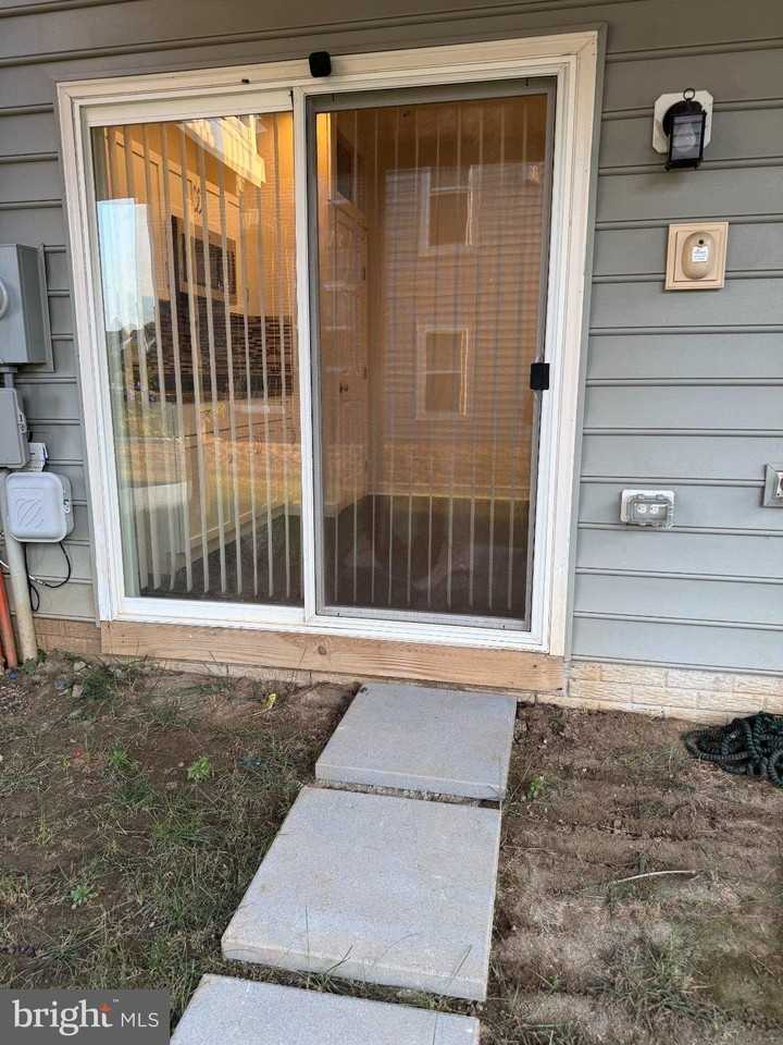 42628 Oak Park Sq - Photo 5 of 14