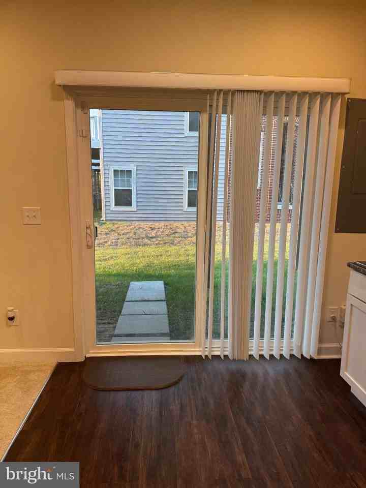 42628 Oak Park Sq - Photo 6 of 14