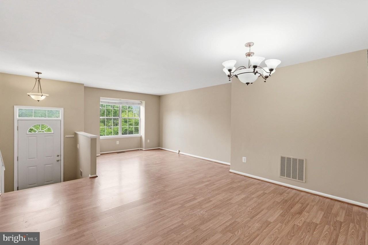 9571 Tudor Oaks Dr - Photo 3 of 24