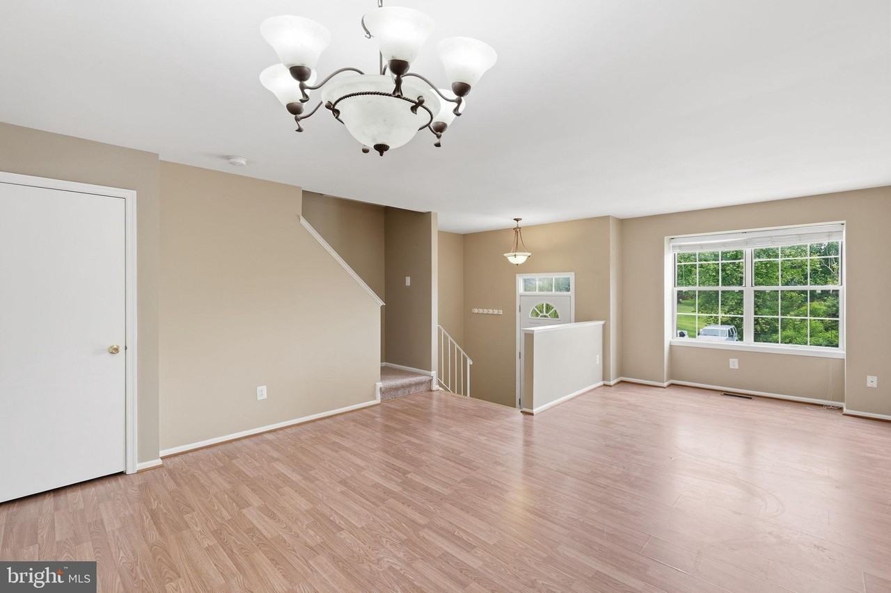 9571 Tudor Oaks Dr - Photo 4 of 24