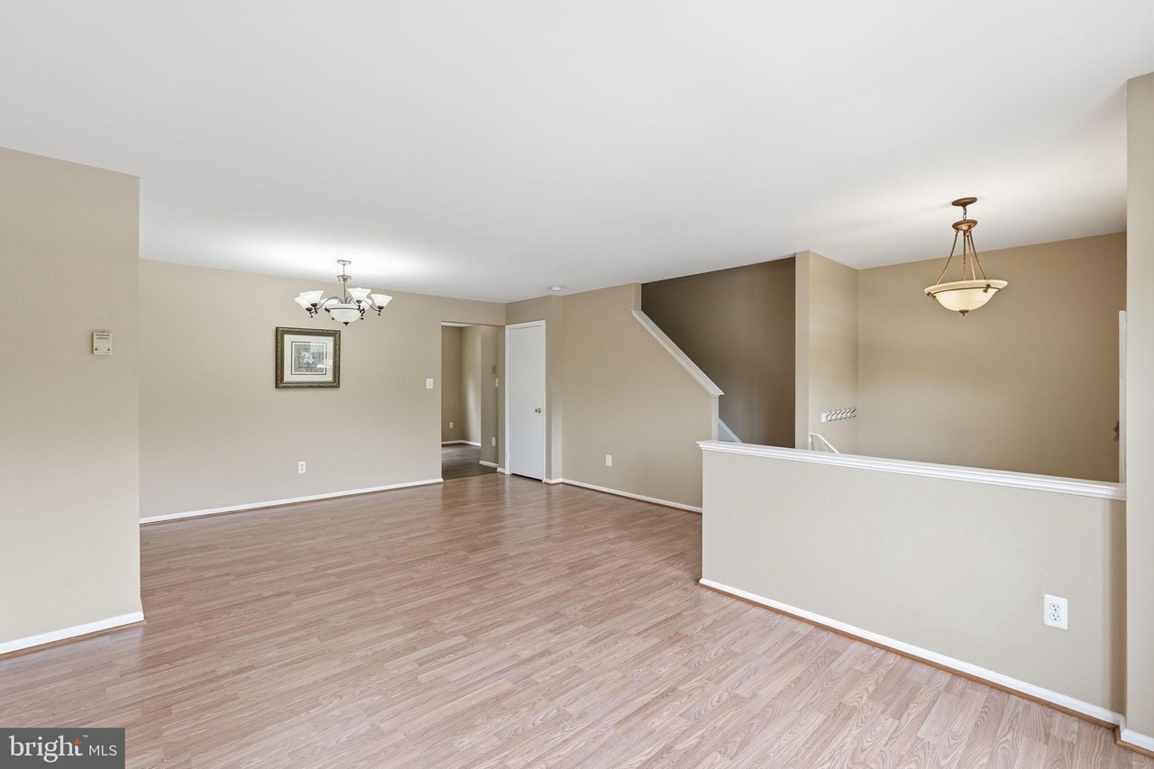 9571 Tudor Oaks Dr - Photo 5 of 24