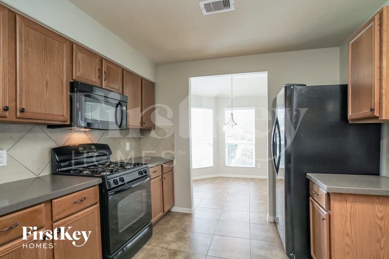 16810 Blackberry Lily Ln - Photo 5 of 15