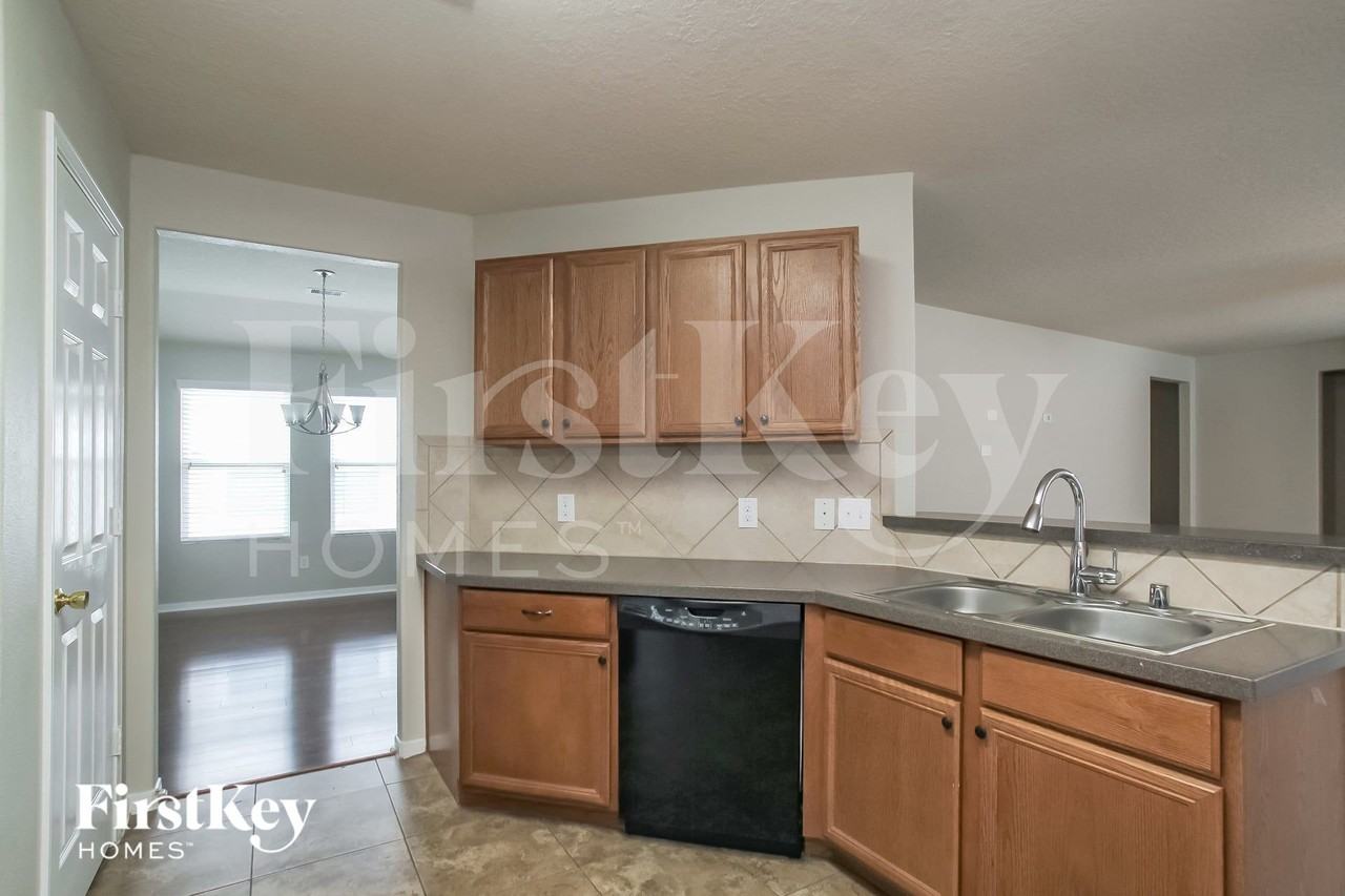 16810 Blackberry Lily Ln - Photo 6 of 15