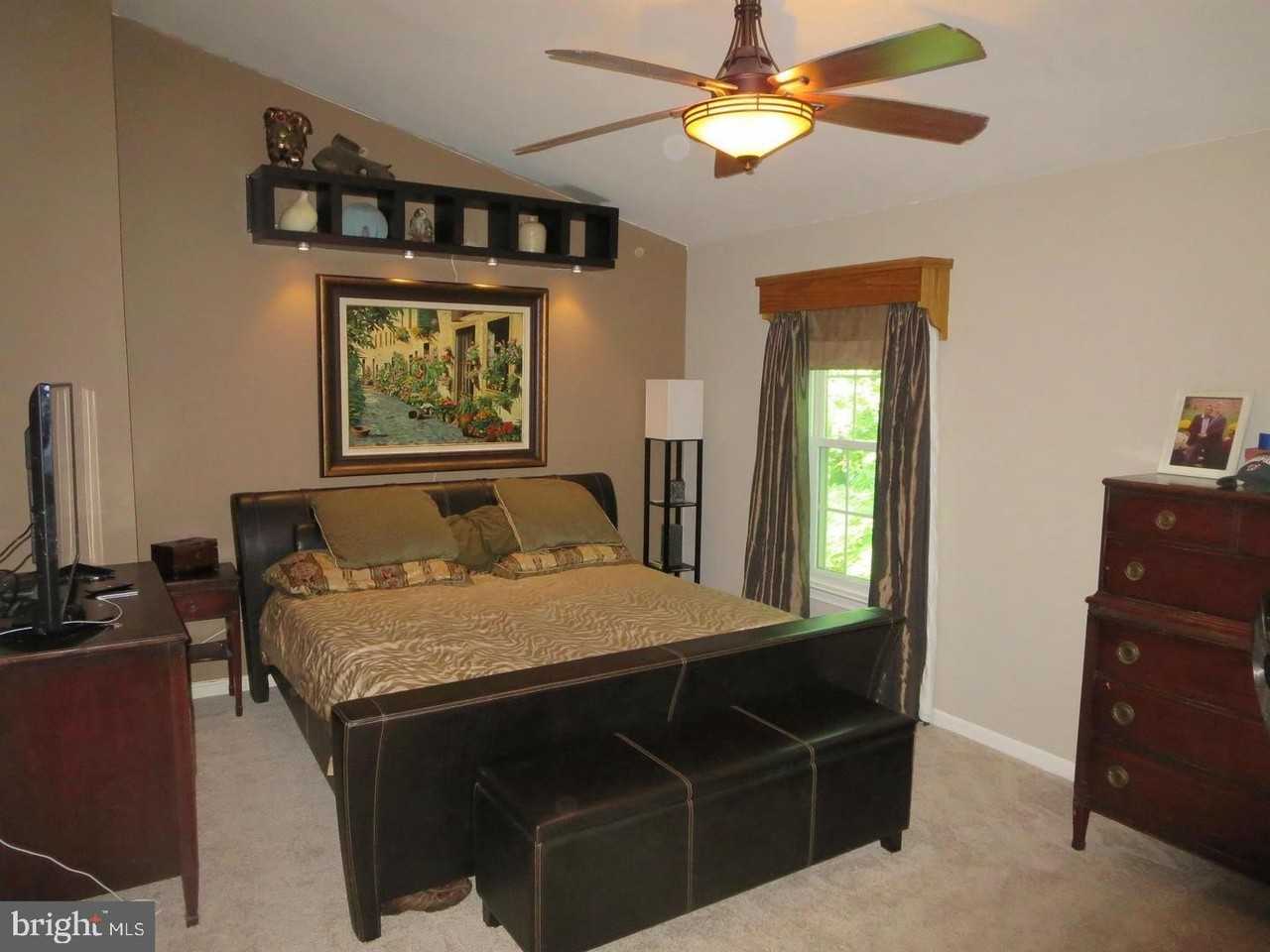 4244 Jonathan Ct - Photo 5 of 17