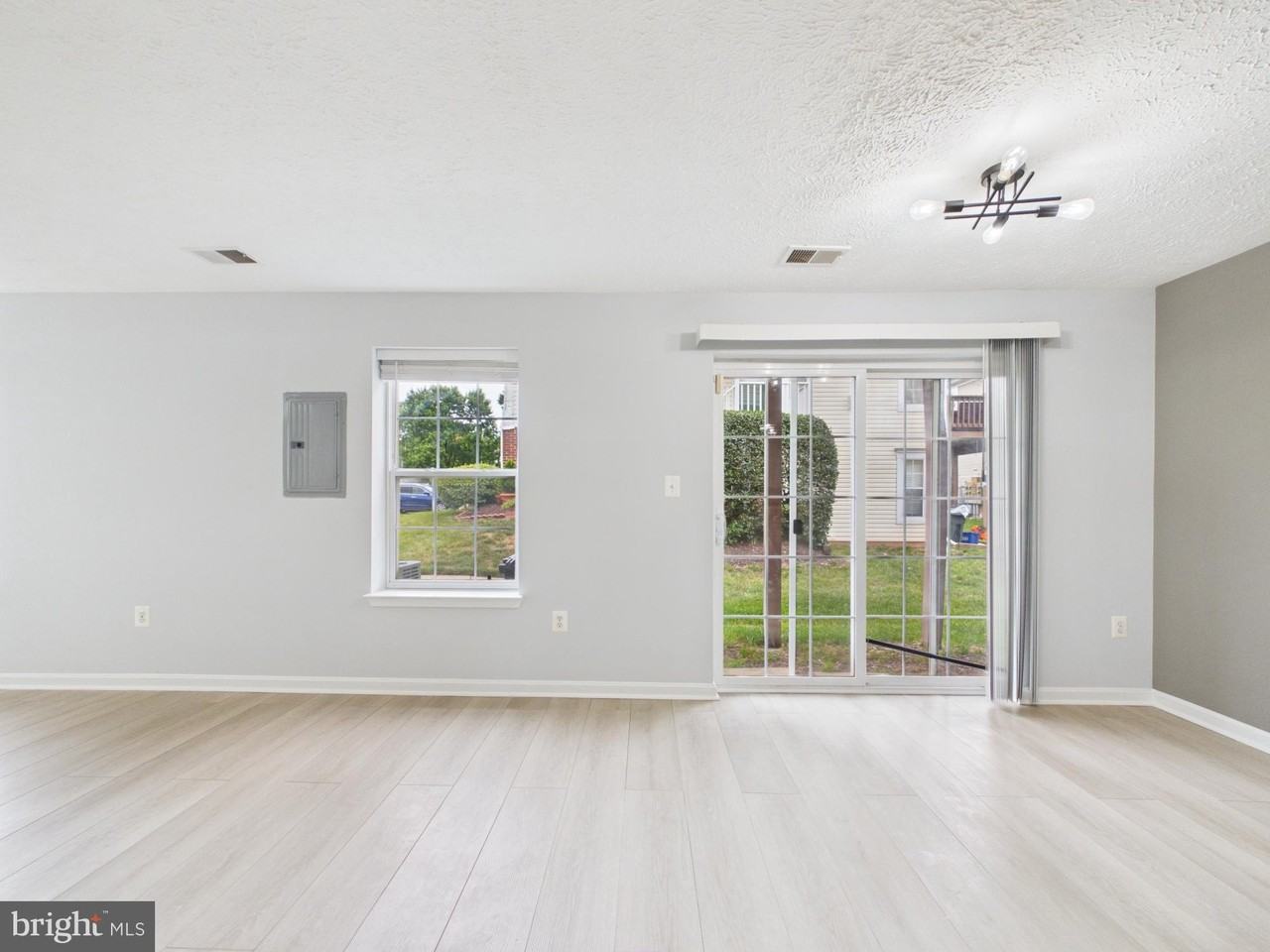 7981 Calvary Ct - Photo 7 of 33