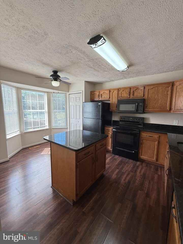 105 W Park Dr - Photo 2 of 21