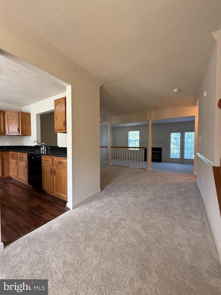 105 W Park Dr - Photo 4 of 21