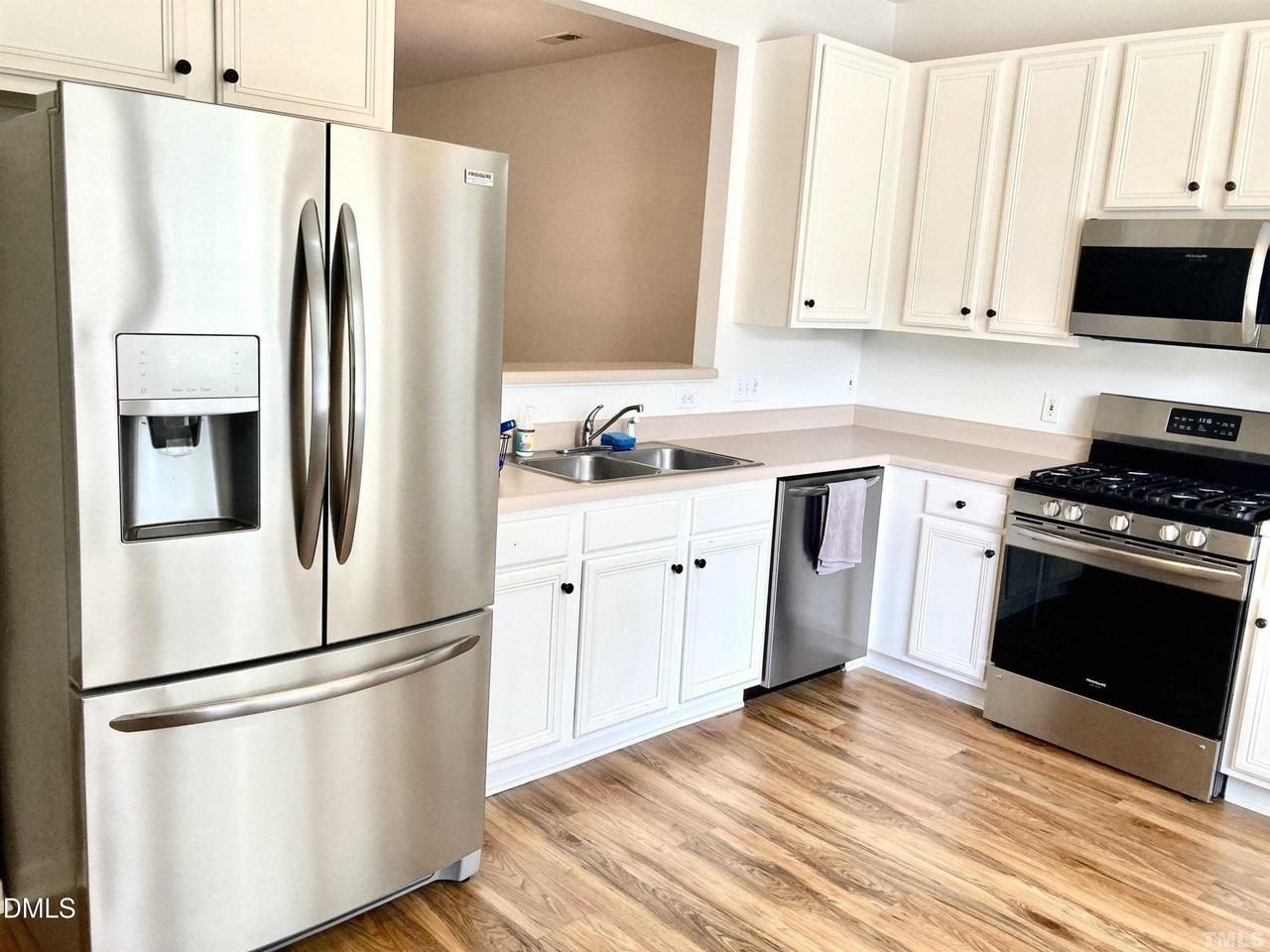 803 Knightsborough Way - Photo 3 of 16