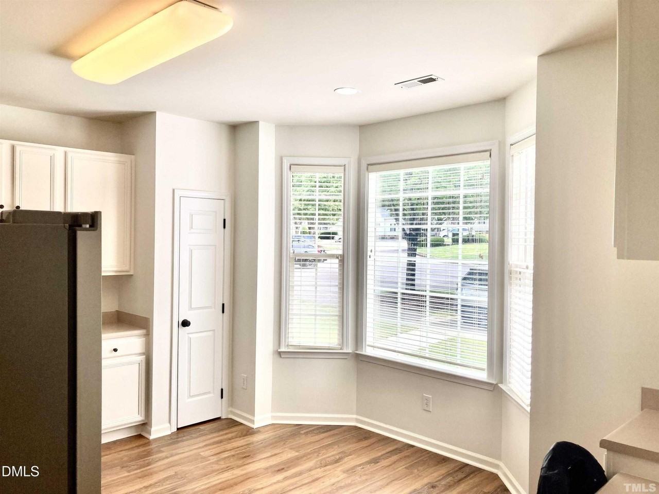 803 Knightsborough Way - Photo 4 of 16