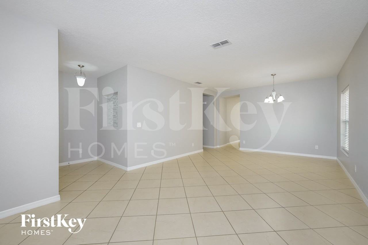 4724 Rockvale Dr - Photo 3 of 15