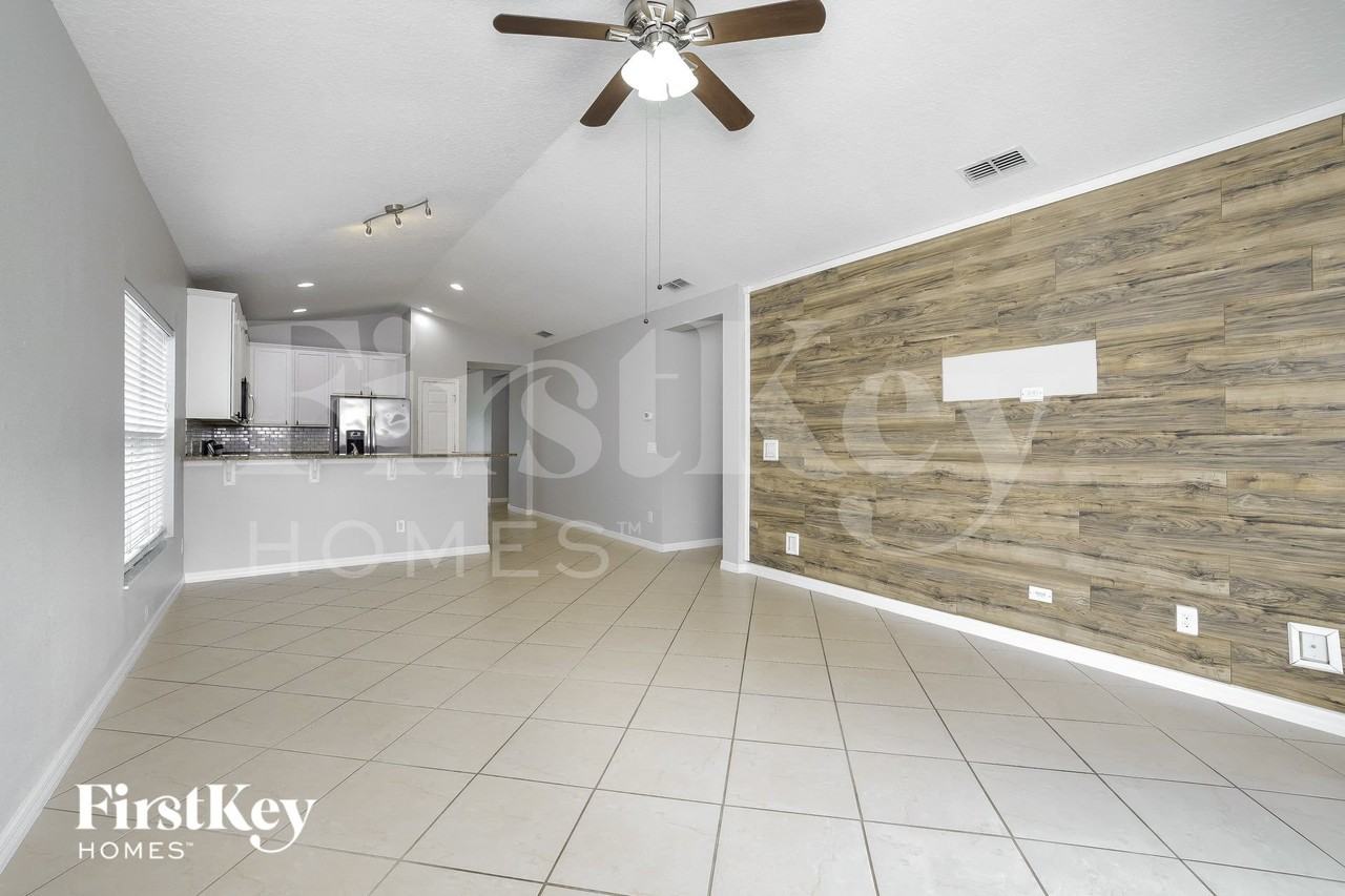 4724 Rockvale Dr - Photo 4 of 15