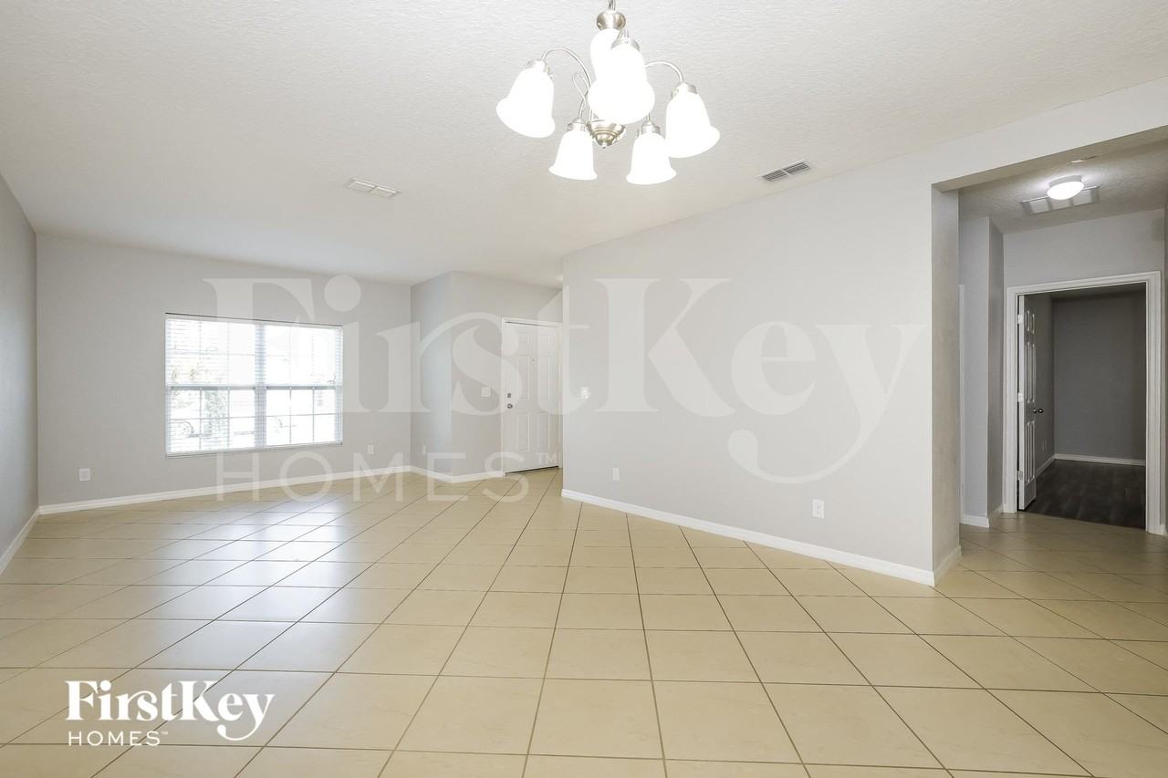 4724 Rockvale Dr - Photo 5 of 15