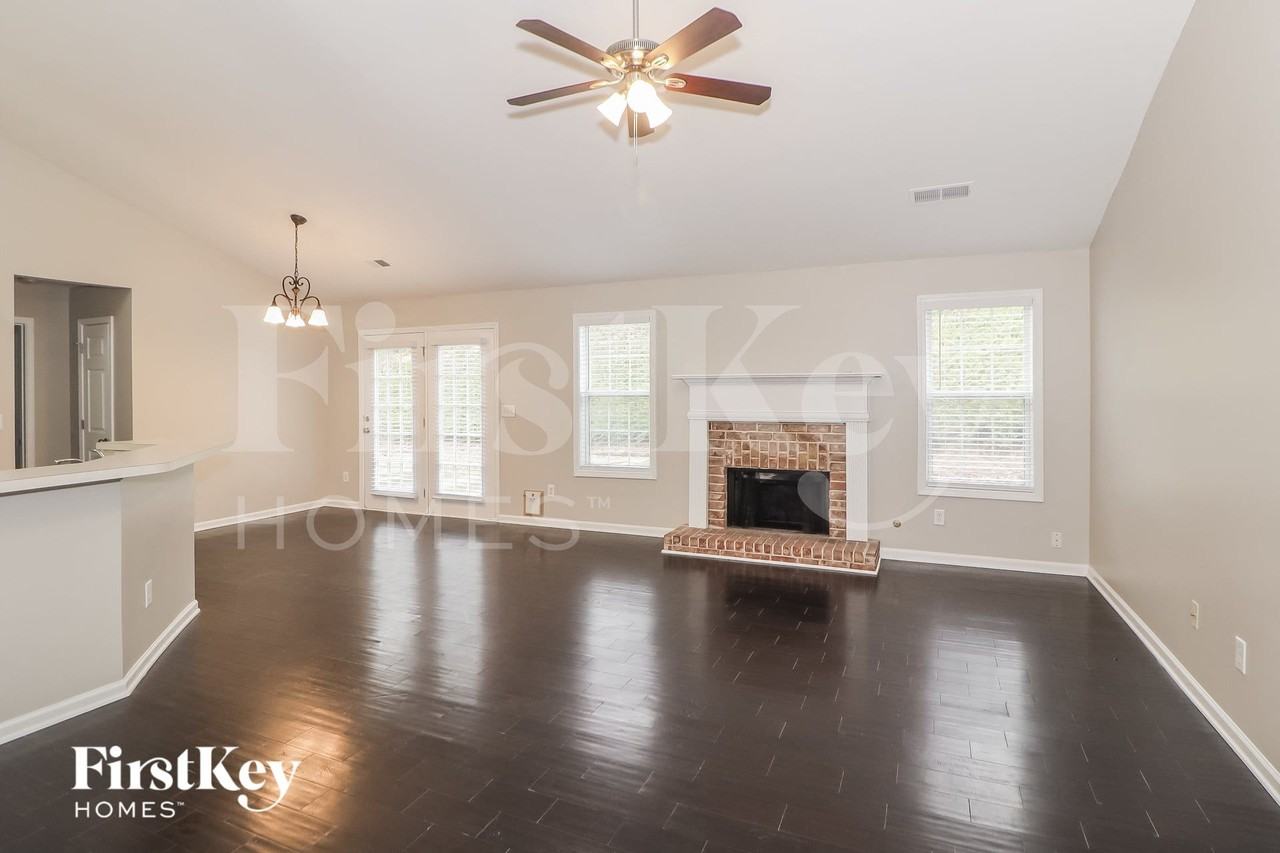 7250 Lanier Cove Ct - Photo 4 of 15