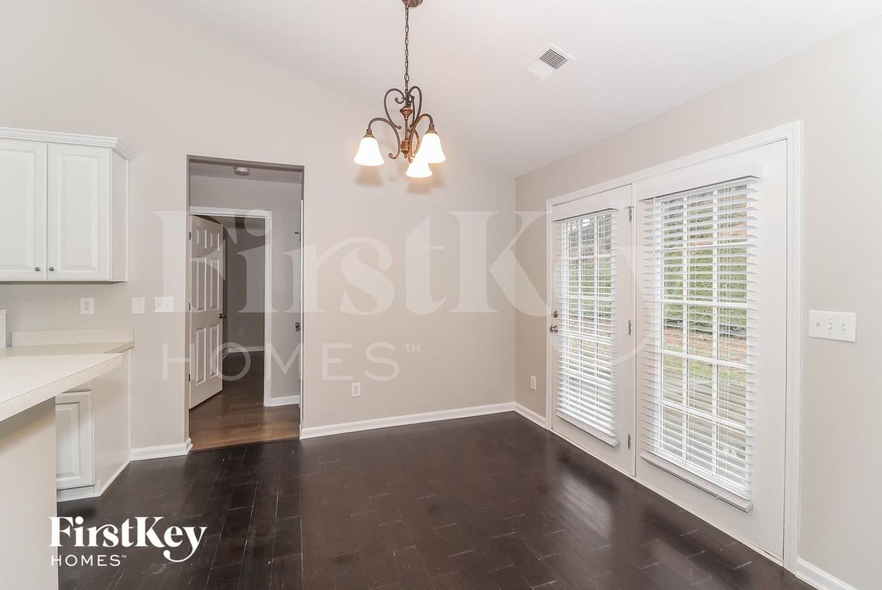 7250 Lanier Cove Ct - Photo 5 of 15