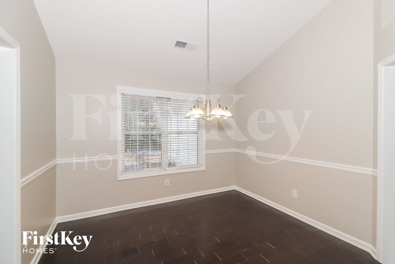 7250 Lanier Cove Ct - Photo 6 of 15