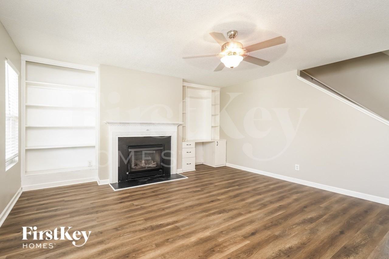 275 Frontier Dr - Photo 3 of 16