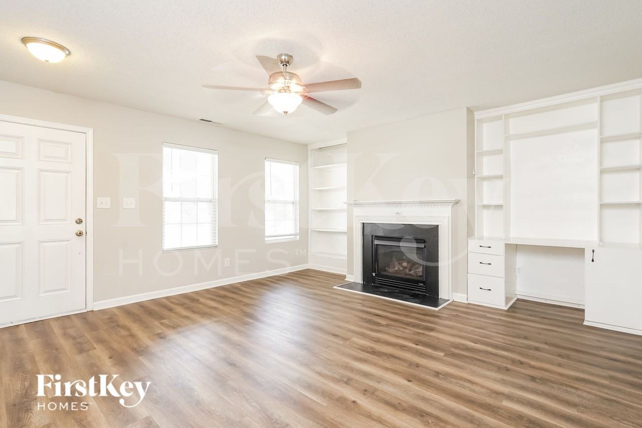 275 Frontier Dr - Photo 4 of 16