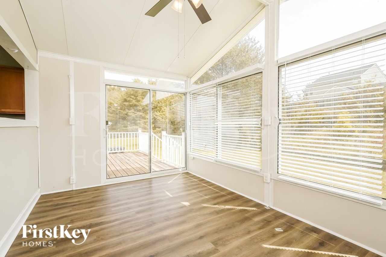 275 Frontier Dr - Photo 5 of 16