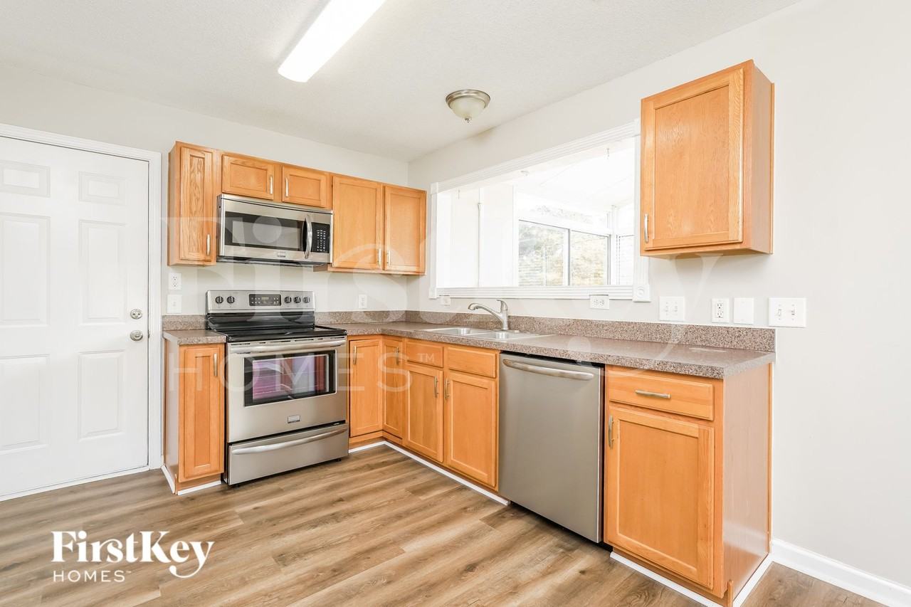 275 Frontier Dr - Photo 6 of 16