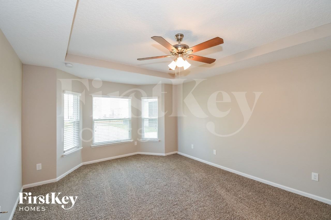 15962 Bainebridge Dr - Photo 2 of 15