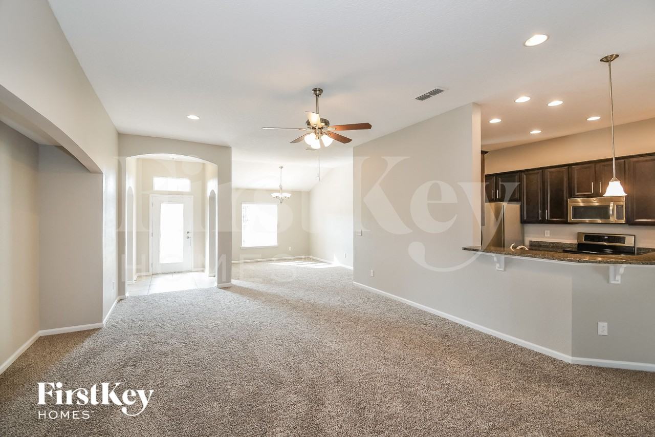 15962 Bainebridge Dr - Photo 3 of 15