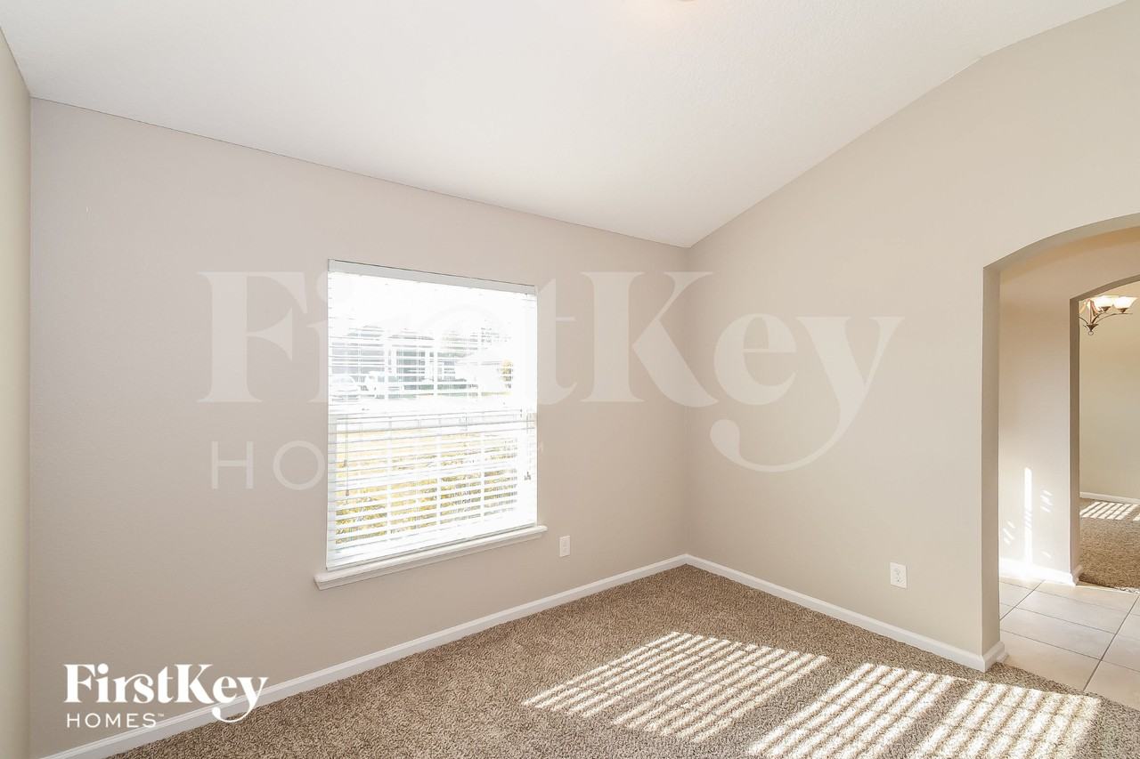 15962 Bainebridge Dr - Photo 4 of 15