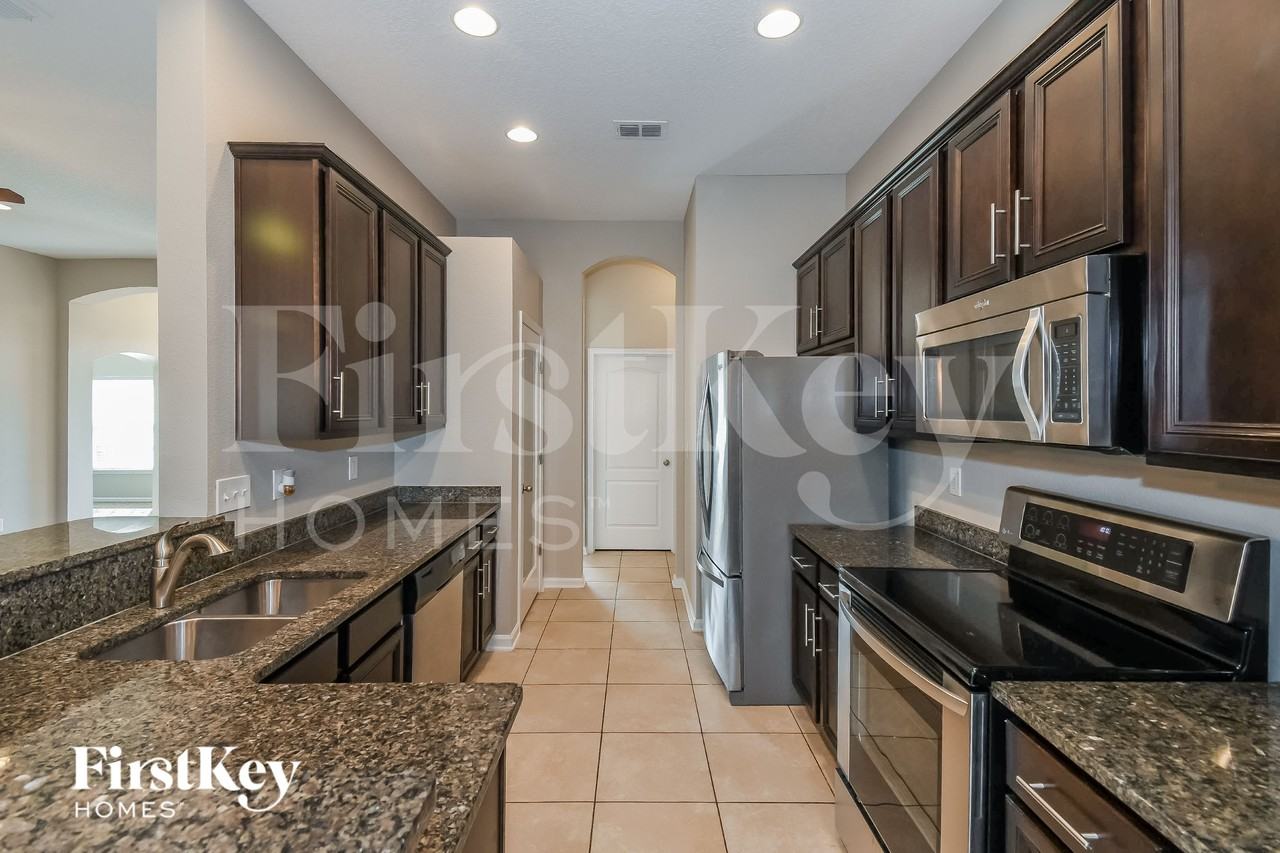 15962 Bainebridge Dr - Photo 5 of 15