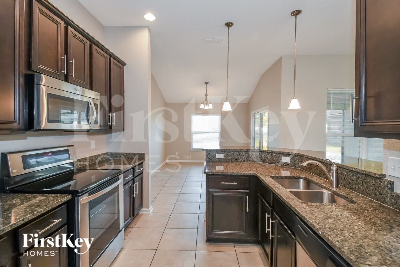 15962 Bainebridge Dr - Photo 6 of 15