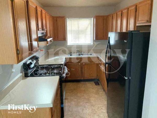 8520 Hightower Trl - Photo 5 of 10