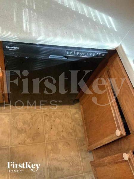 8520 Hightower Trl - Photo 6 of 10
