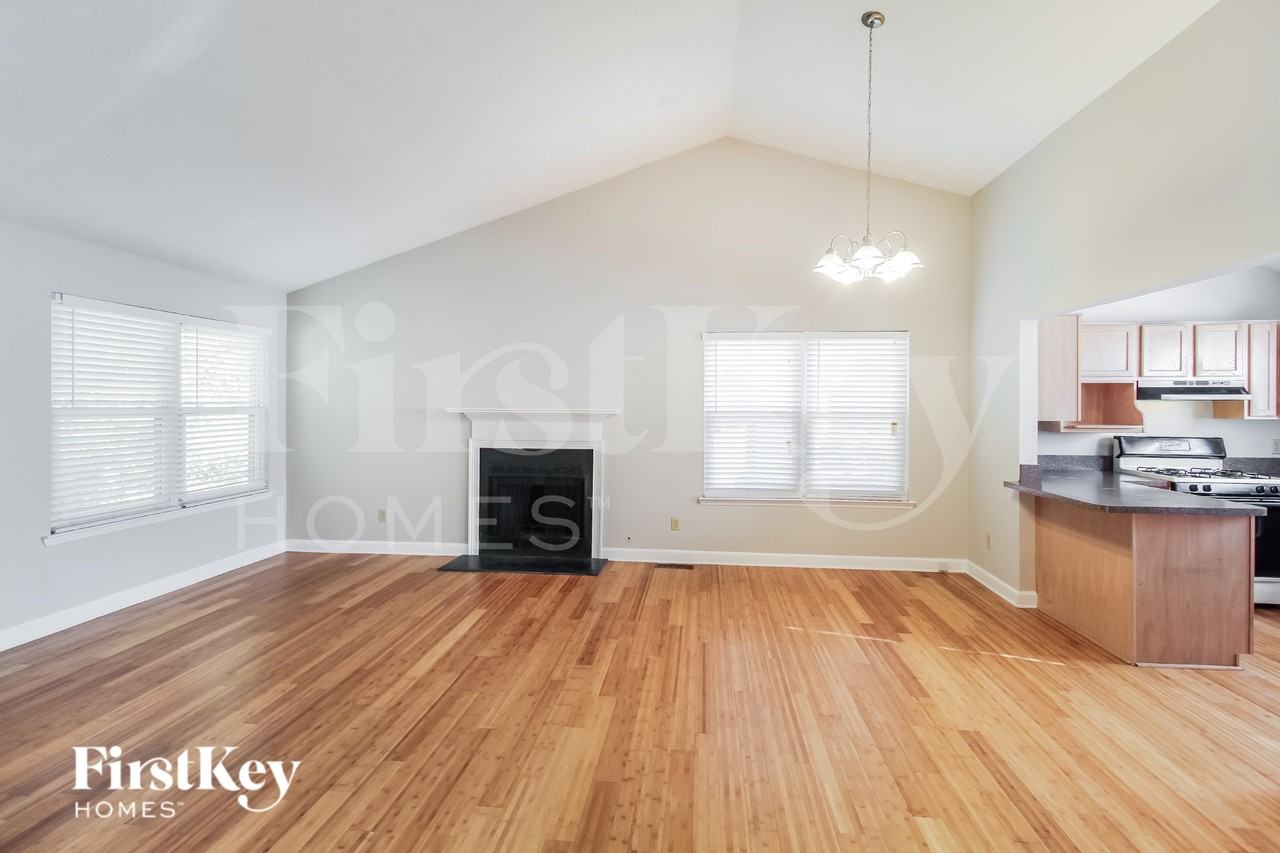 675 Woodcrest Manor Dr - Photo 2 of 16