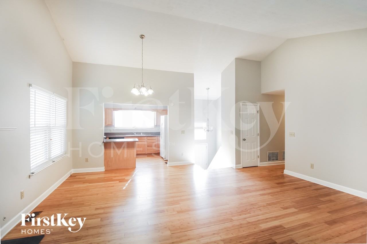 675 Woodcrest Manor Dr - Photo 4 of 16