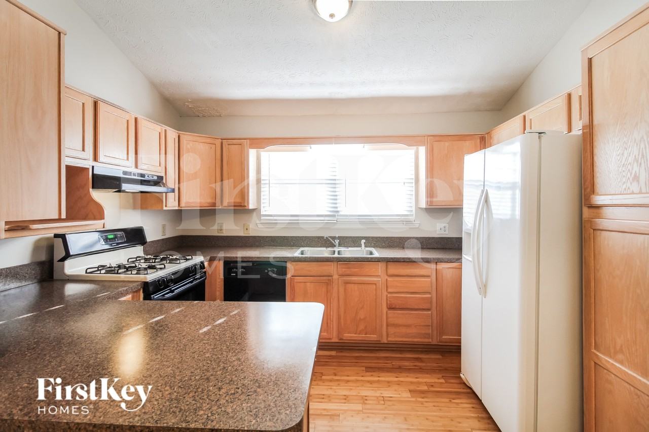675 Woodcrest Manor Dr - Photo 5 of 16