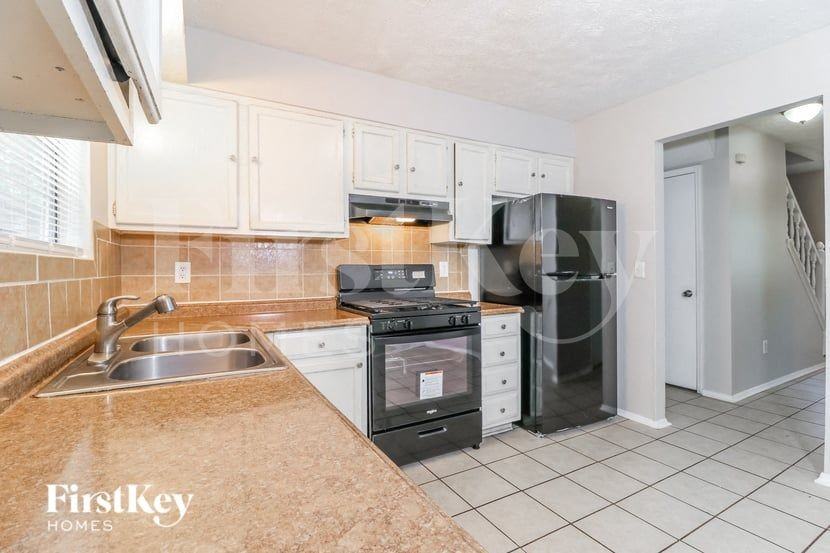 6166 Saint Charles Ct - Photo 6 of 16