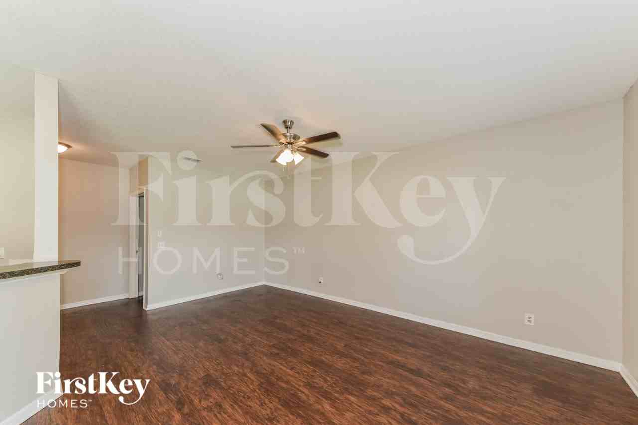 5306 Sylvania Ave - Photo 2 of 16