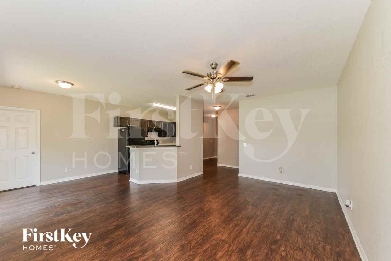 5306 Sylvania Ave - Photo 3 of 16