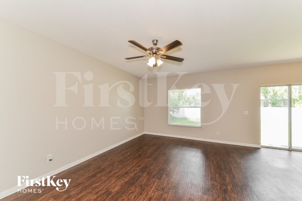 5306 Sylvania Ave - Photo 4 of 16