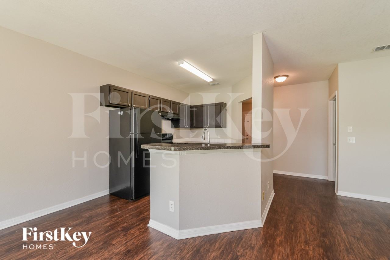 5306 Sylvania Ave - Photo 5 of 16