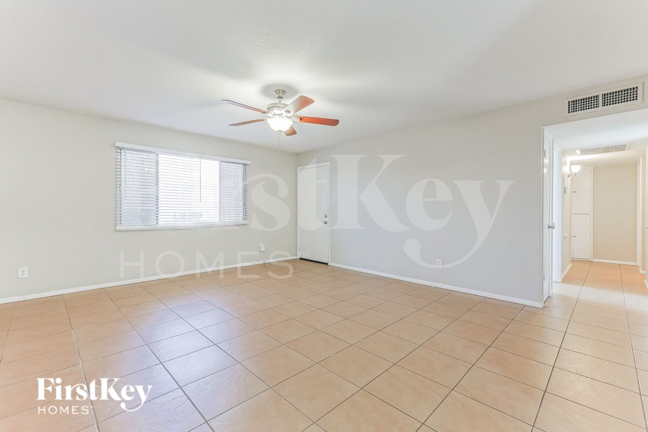 4649 E Bowker St - Photo 4 of 16
