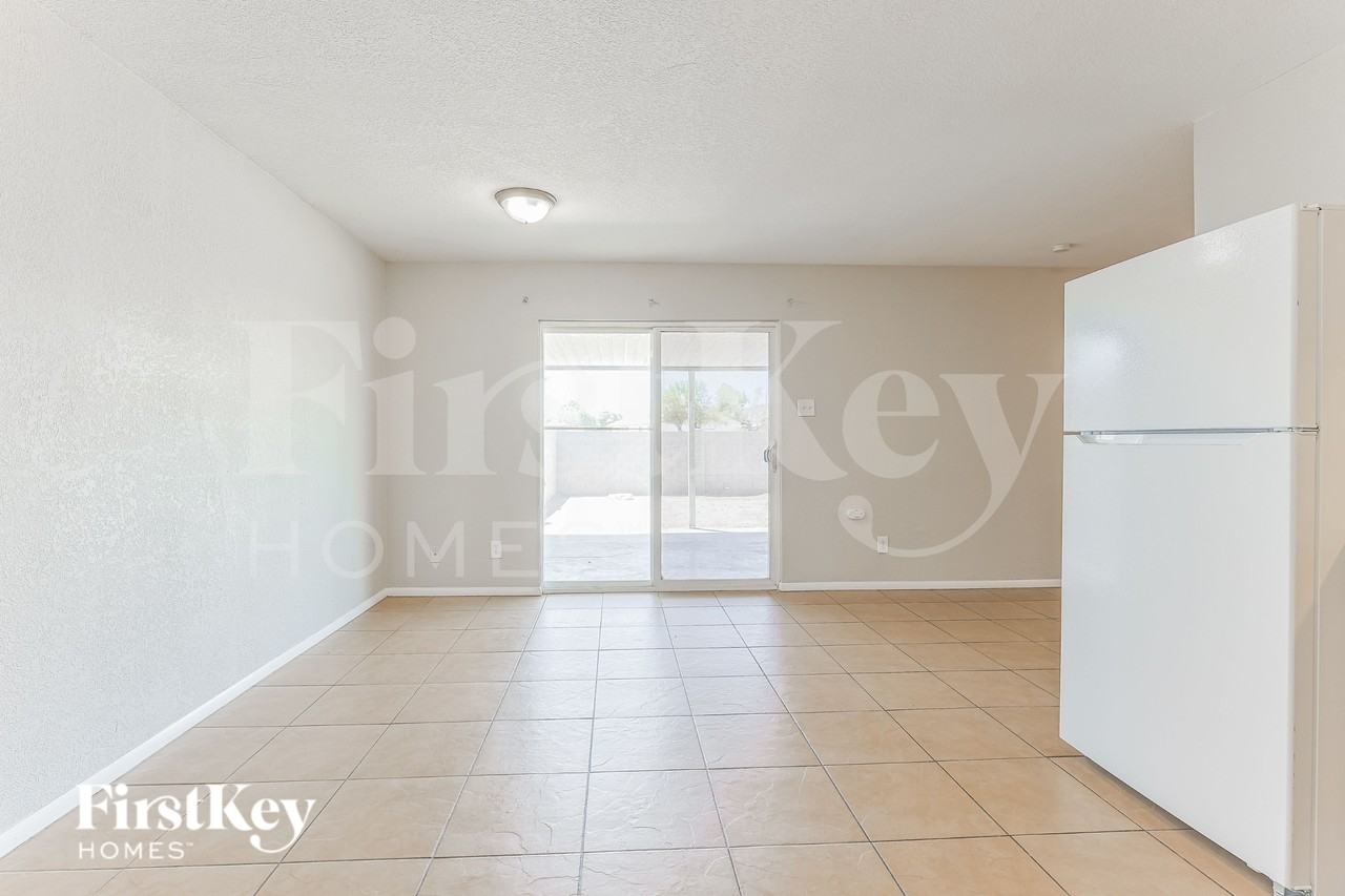 4649 E Bowker St - Photo 5 of 16