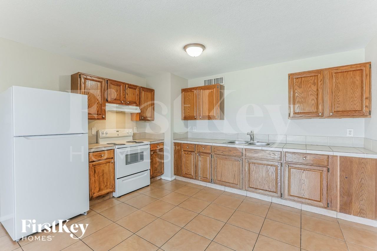 4649 E Bowker St - Photo 6 of 16