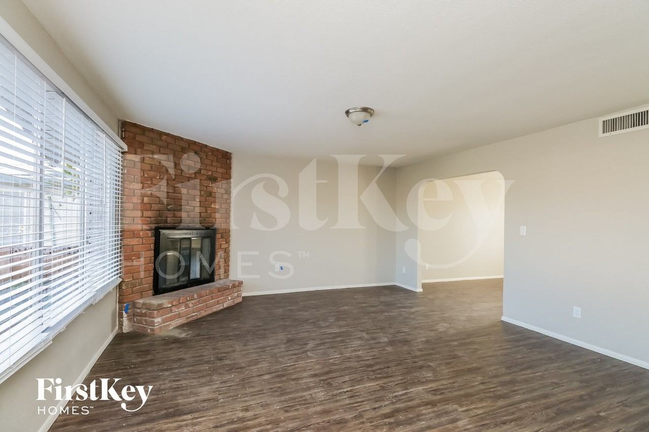 4647 W Keim Dr - Photo 2 of 15