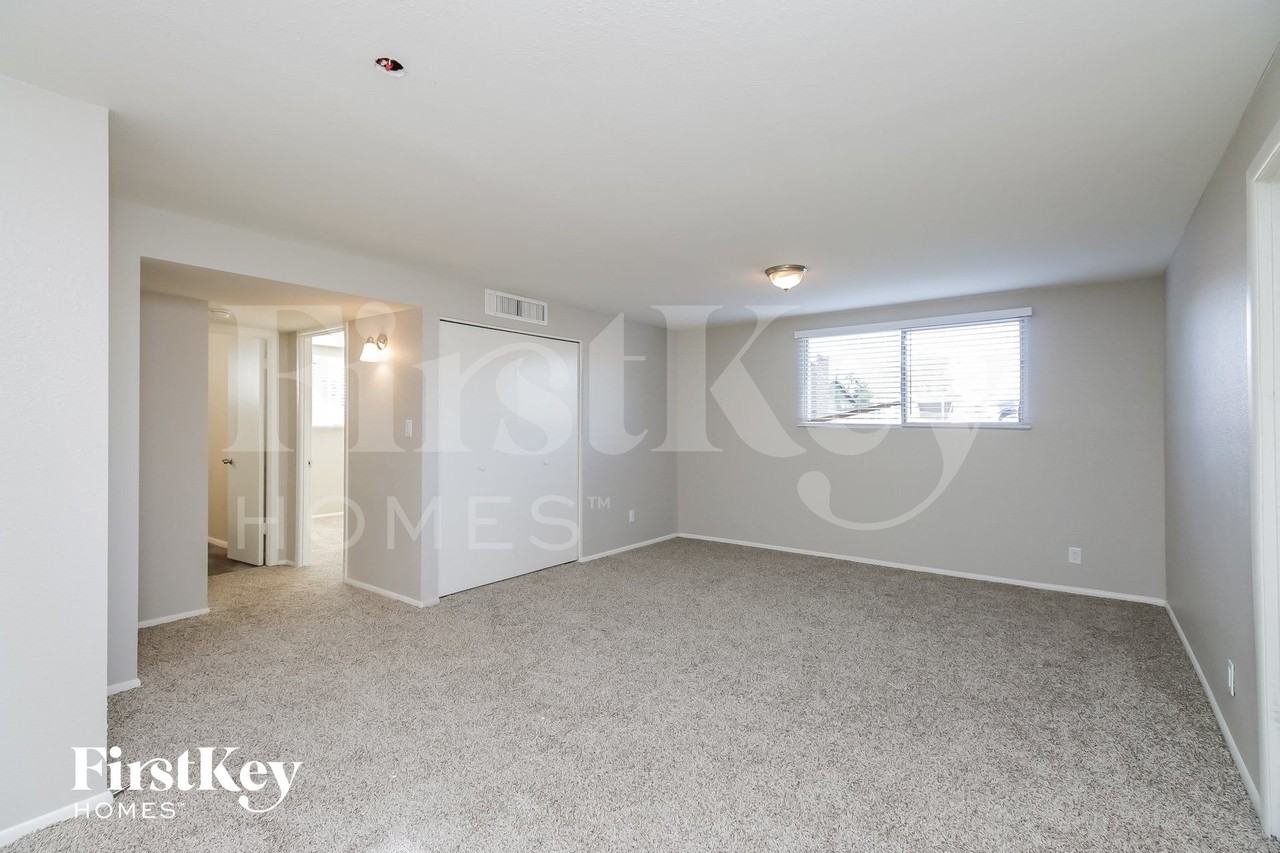 4647 W Keim Dr - Photo 6 of 15