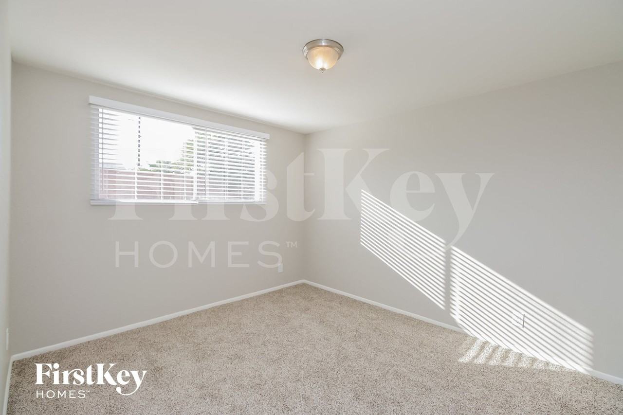 4647 W Keim Dr - Photo 7 of 15
