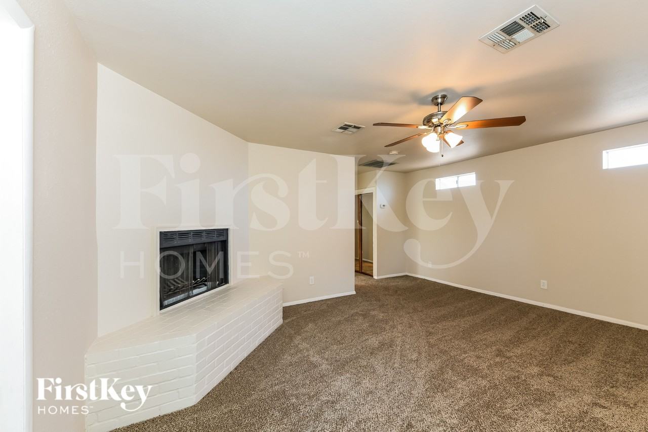 4149 E Hartford Ave - Photo 7 of 15