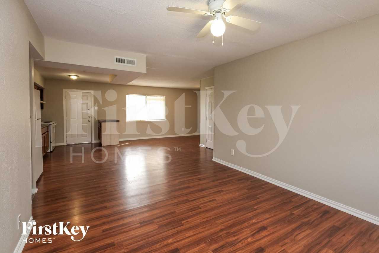 4013 Commonwealth Dr - Photo 3 of 15