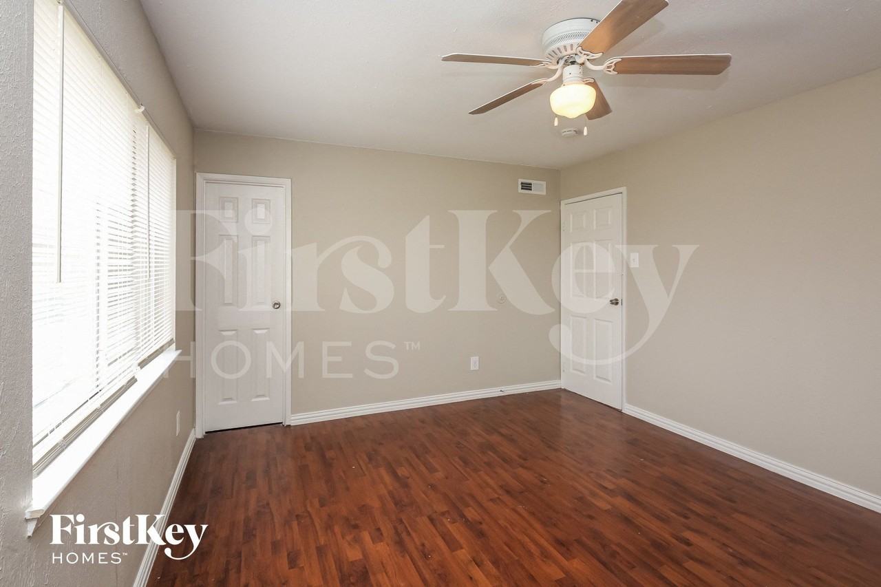 4013 Commonwealth Dr - Photo 7 of 15