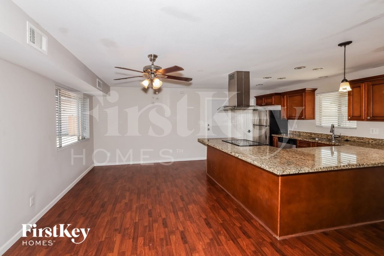 3631 W Caron St - Photo 5 of 15