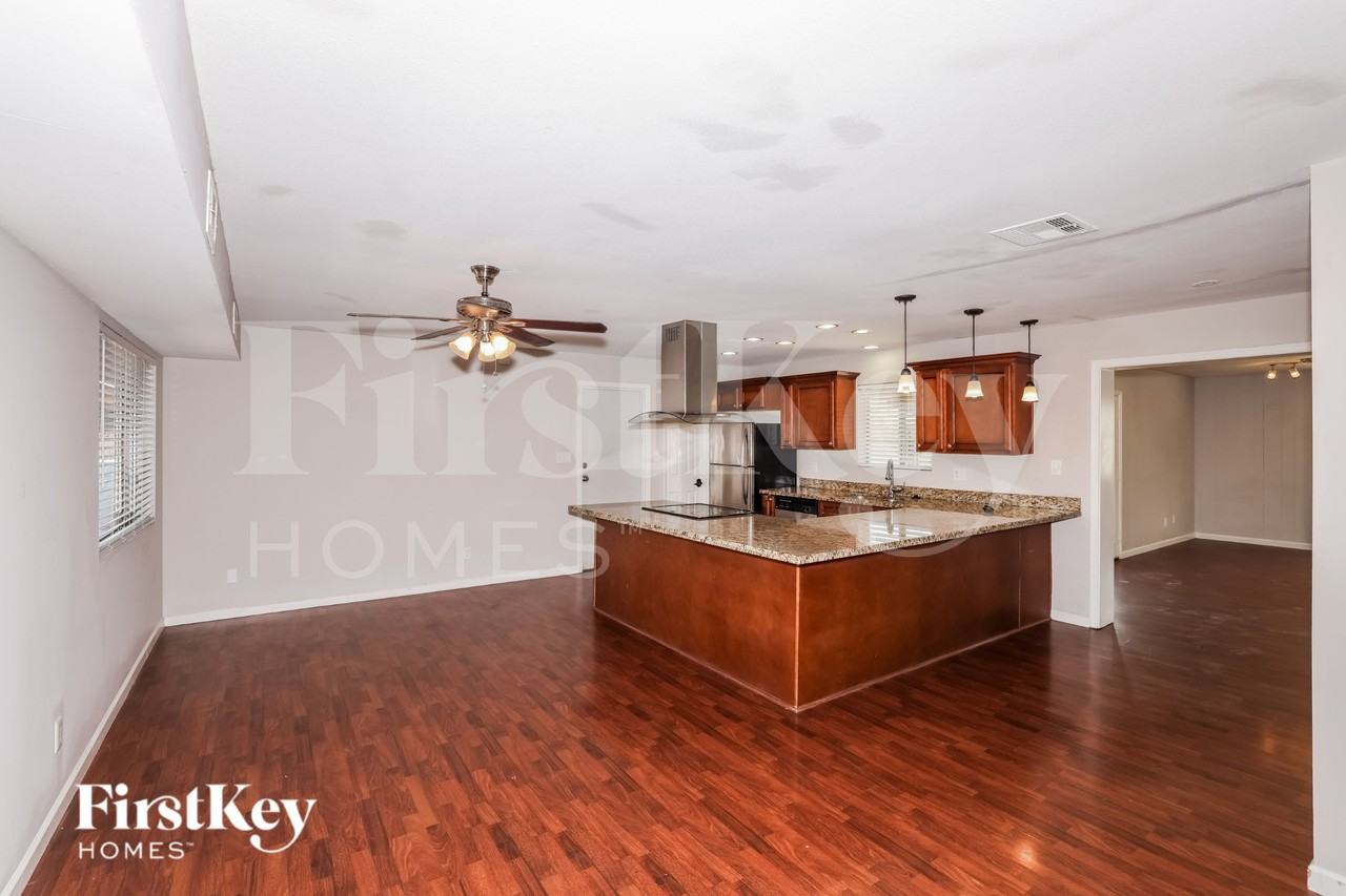 3631 W Caron St - Photo 6 of 15