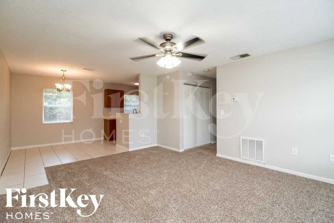 317 Greenwich Ct - Photo 3 of 15